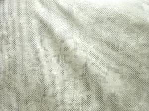 アンティーク　花唐草模様織出し本場白大島紬着物（5マルキ）